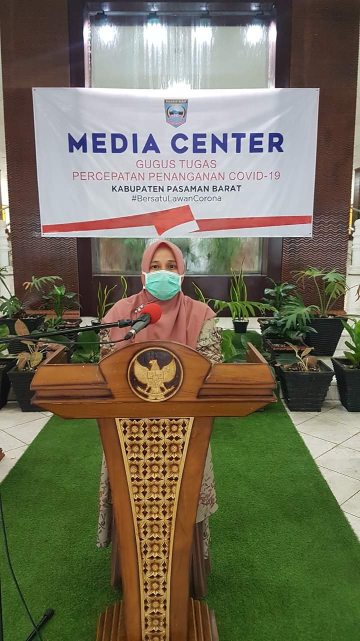 Juru Bicara Gugus Tugas Penanganan dan  Percepatan COVID-19 kabupaten Pasaman Barat, Gina Alecia